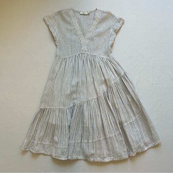 Vineyard Vines Dresses & Skirts - Vineyard Vines Jet Stripe 100% Linen Tiered Dress White Striped XS